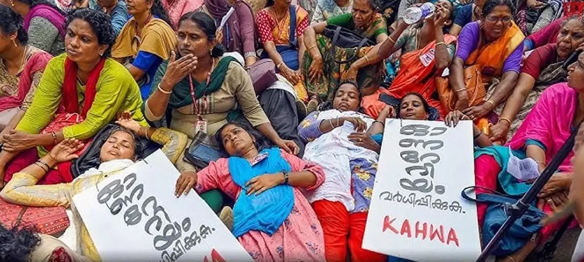 Asha workers go on hunger strike 