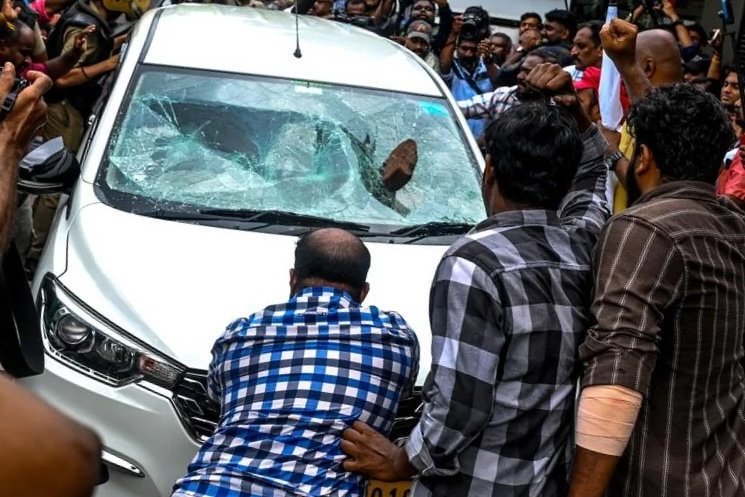 ED ഉ​ദ്യോ​ഗ​സ്ഥ​രെ ആ​ക്ര​മി​ച്ച കേ​സ്: CPIM ലോ​ക്ക​ൽ സെ​ക്ര​ട്ട​റി ഐ.​പി ബി​നു ഉ​ൾ​പ്പെ​ടെ 19 പേ​ർ അറസ്റ്റിൽ