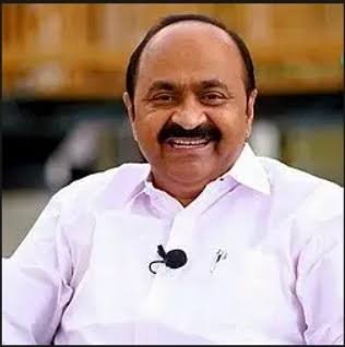 Congress worker pours petrol on body in Kottayam Kurupanthara demanding VD Satheesan to be made Chief Minister