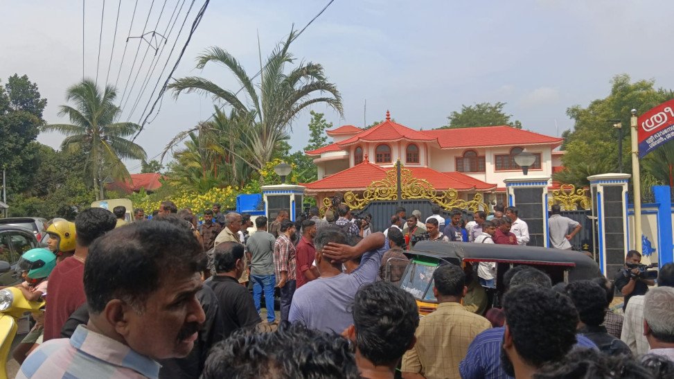 Kottayam Indraprastham Auditorium owner and wife found dead inside house; hint of murder